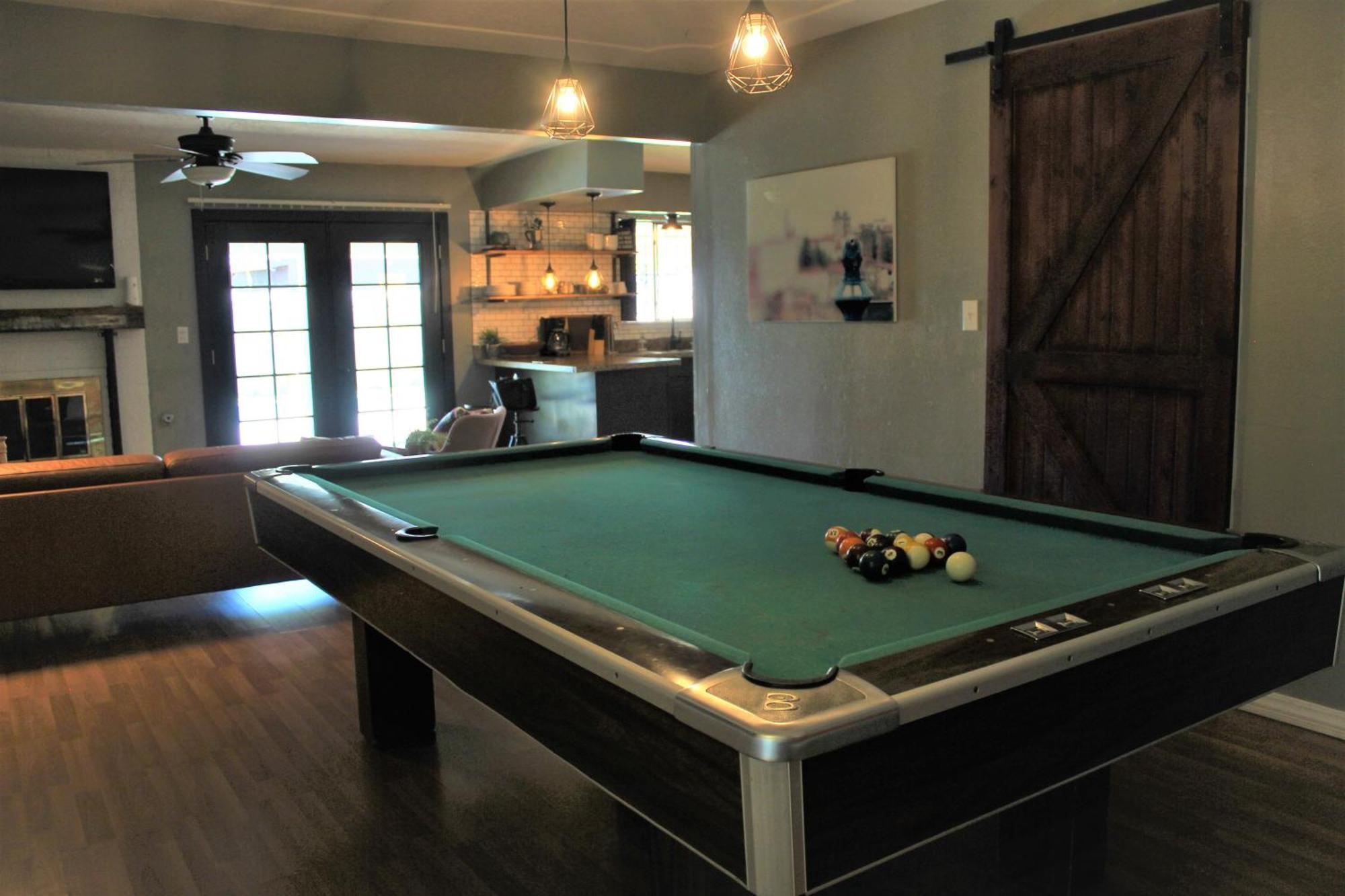 El Chuco W Pool, Pool Table,15 Min Downtown Holiday home *