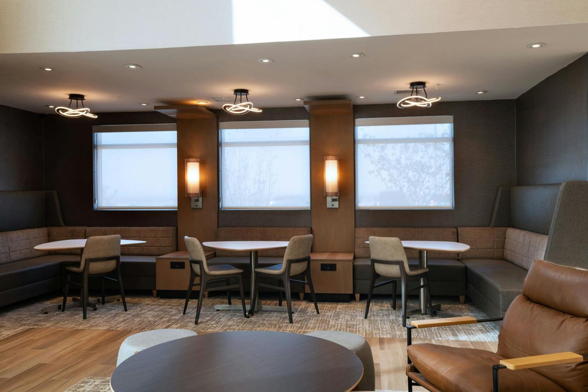 Hotel By Marriott East