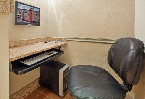 Hotel Express El Paso-central By Ihg 2*