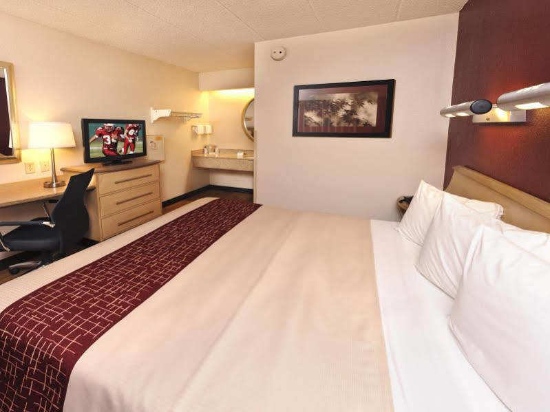 Hotel Red Roof Plus+ East 3*