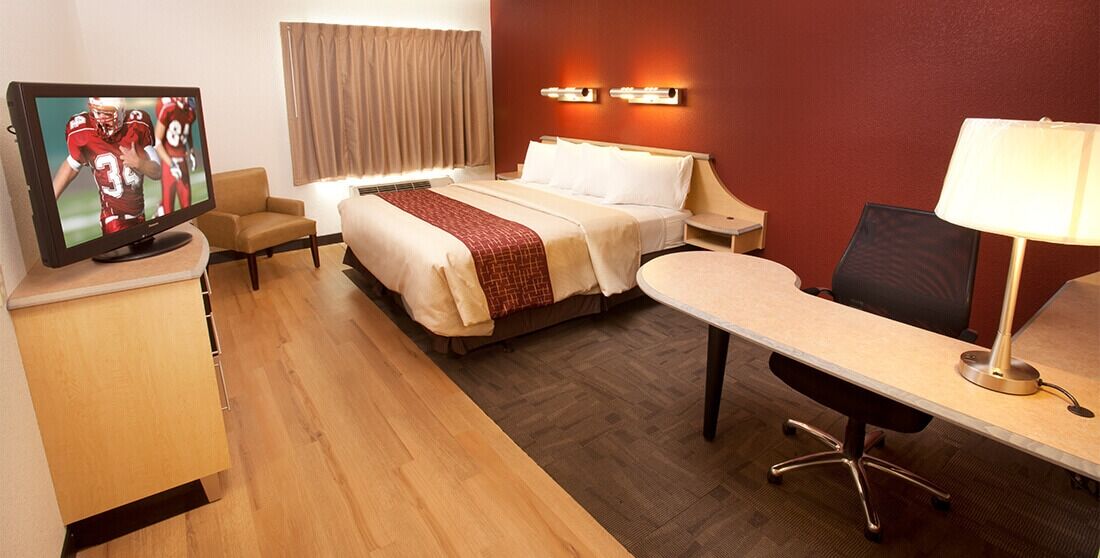 Red Roof Plus+ East Hotel 3*