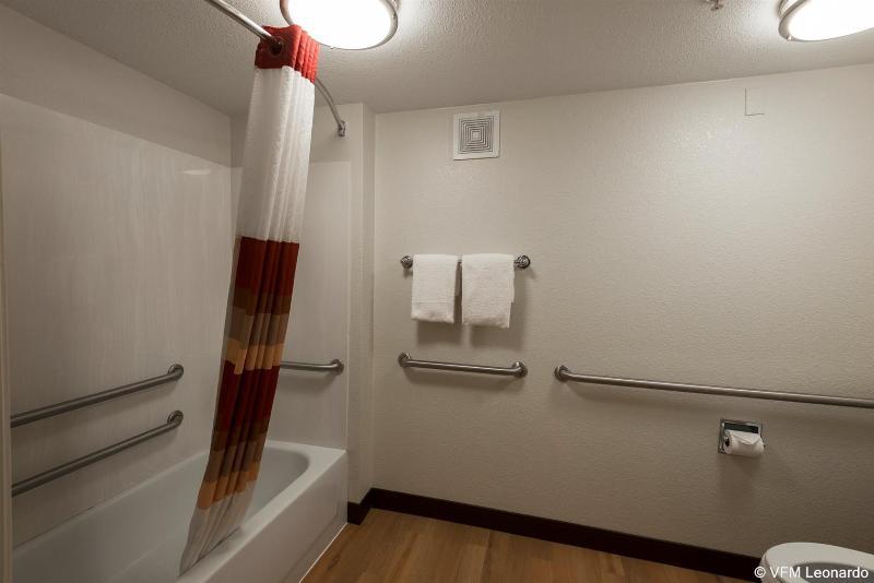 Hotel Red Roof Plus+ East 3*