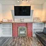 Charming And Quaint El Paso House With Backyard!