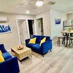Apartment C, Restful,Cozy, Close Sunland Park Mall
