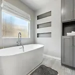 4 Bed 3 And Half Baths Home With Heated Pool