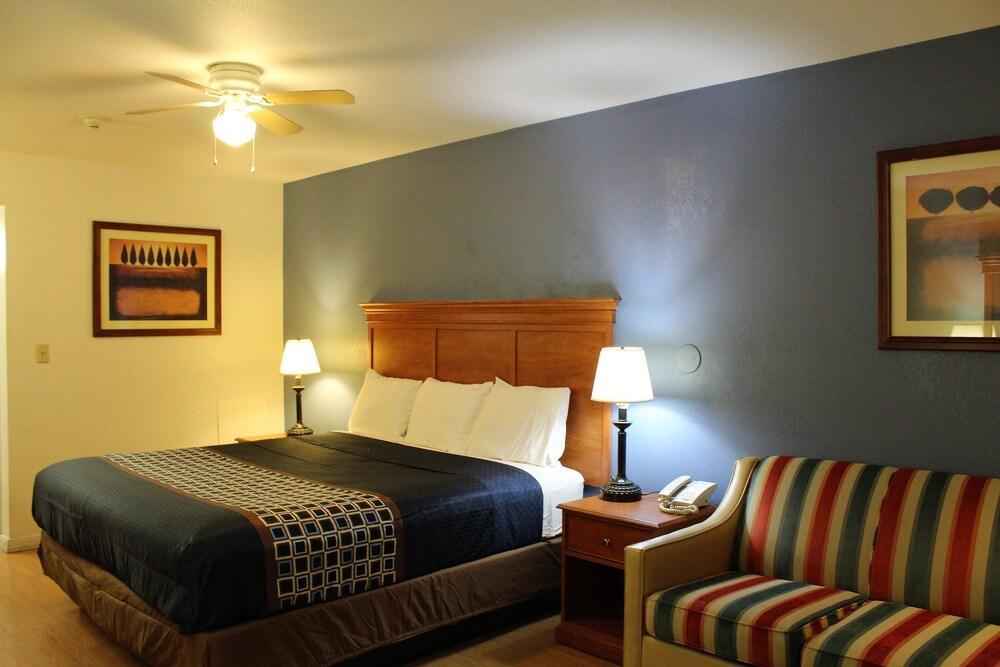 Hotel Days By Wyndham West 2*