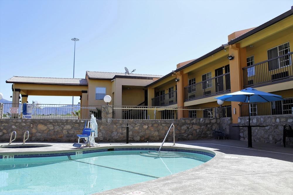 Days By Wyndham West Hotel
