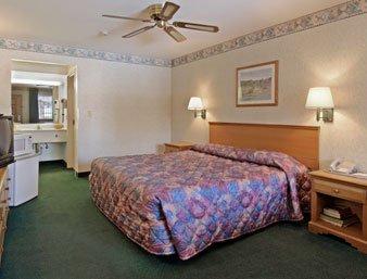 Days By Wyndham West Hotel El Paso