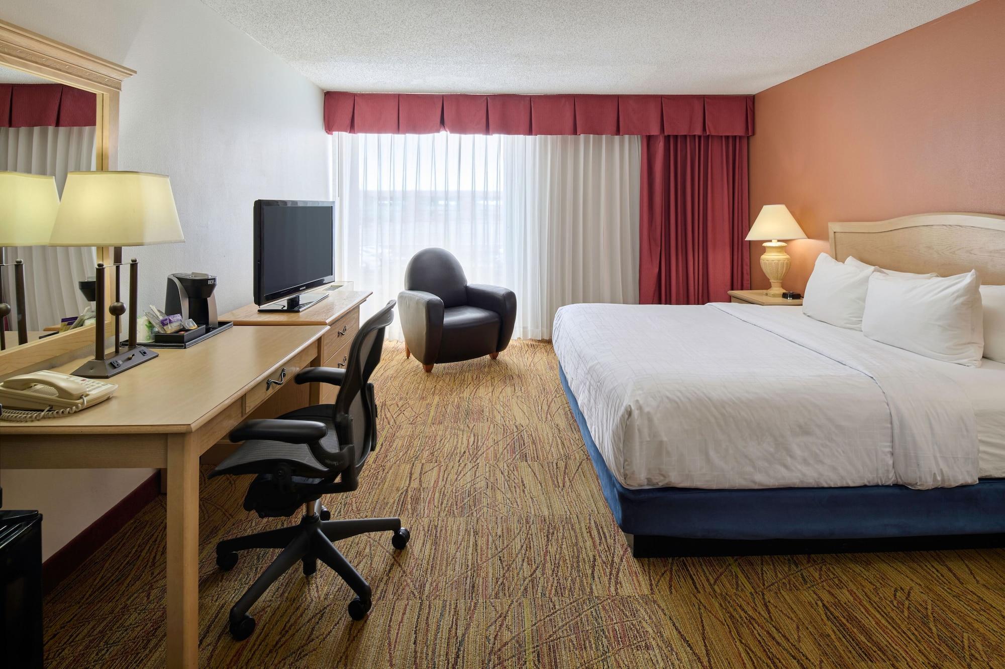 Wyndham Airport And Water Park El Paso