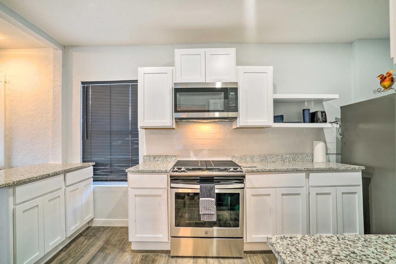 Charming And Quaint House With Backyard! Holiday home