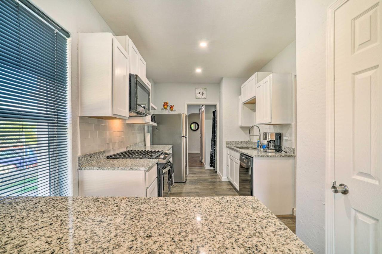Charming And Quaint House With Backyard! * El Paso