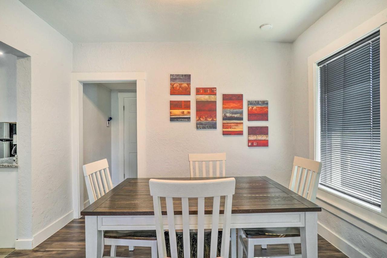 Holiday home Charming And Quaint House With Backyard! *