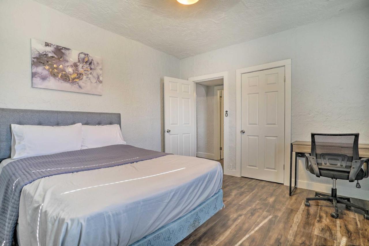 Holiday home Charming And Quaint House With Backyard! *
