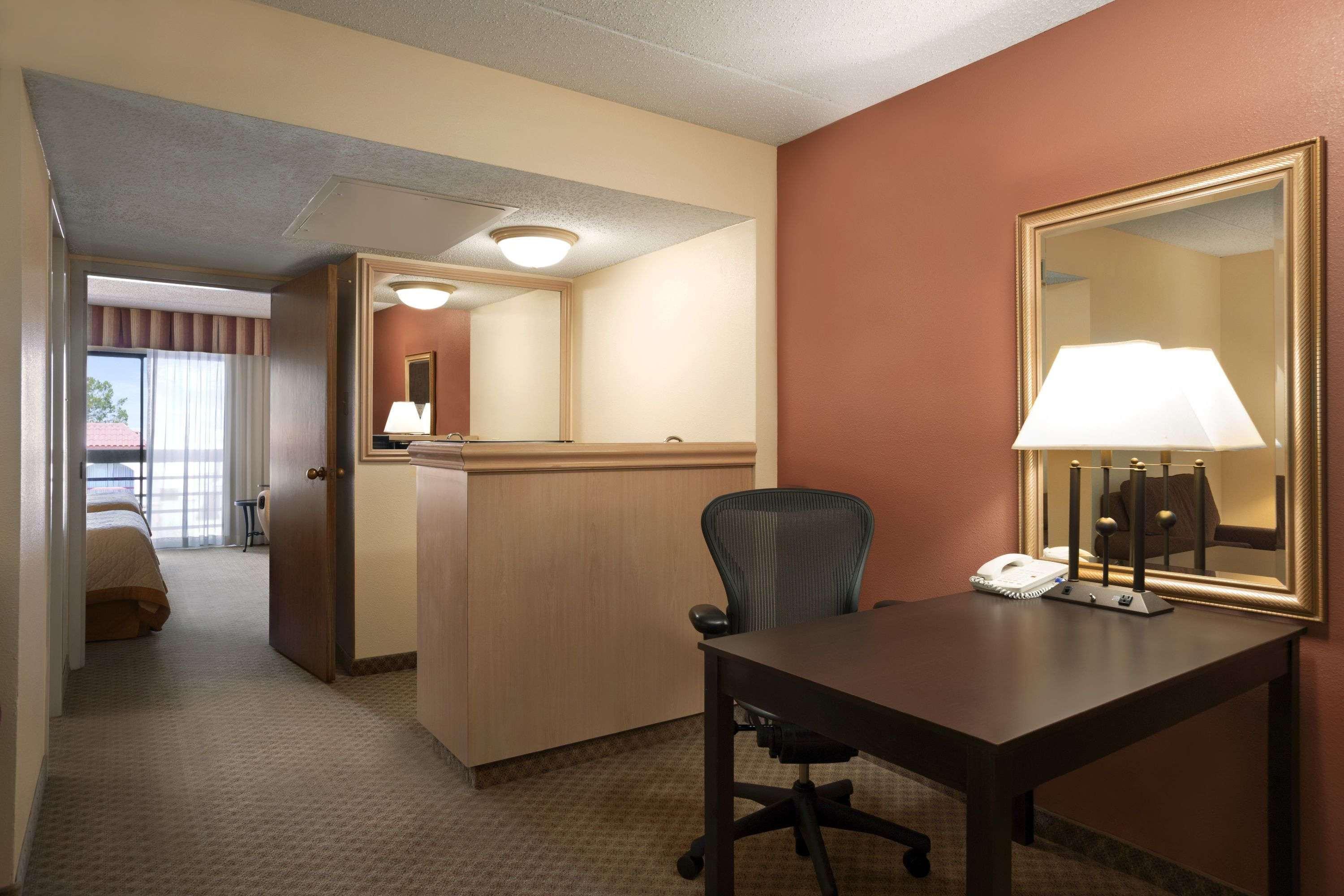 Hotel Wyndham Airport And Water Park El Paso