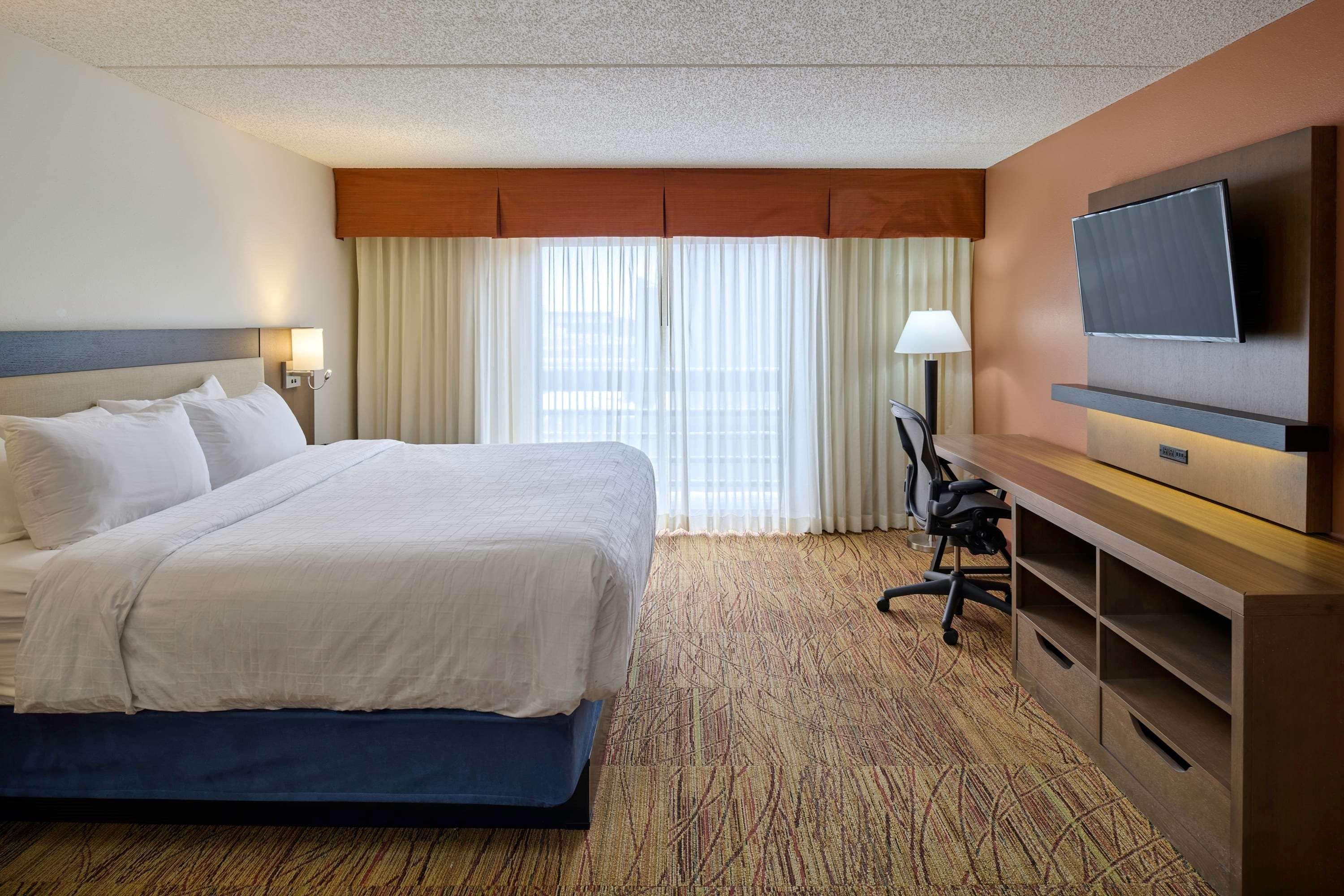 Wyndham Airport And Water Park Hotel El Paso
