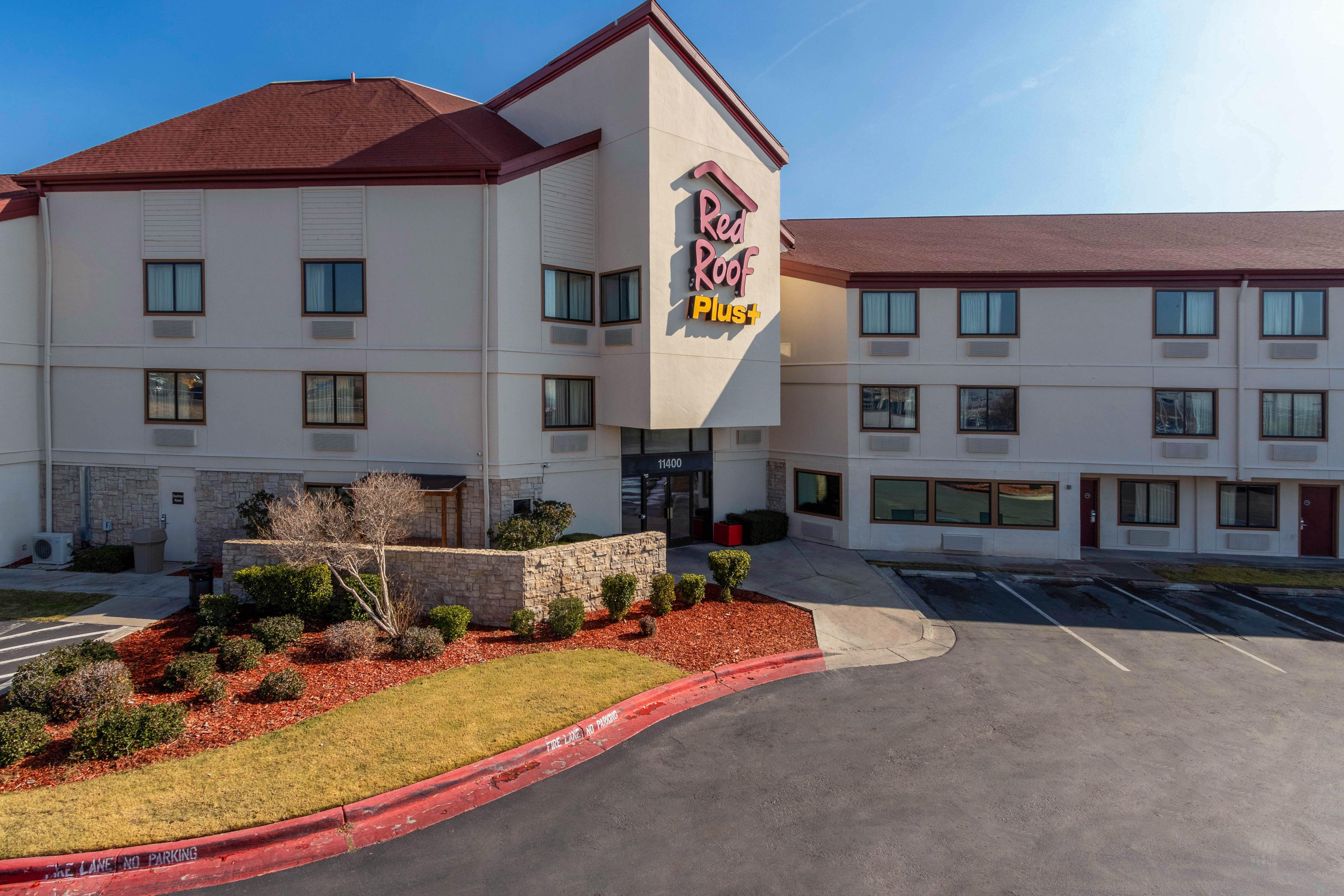 Hotel Red Roof Plus+ East 3*