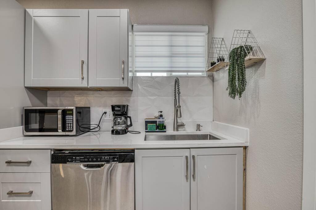My Cozy Duplex B In The Heart Of West Side Apartment