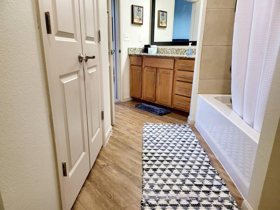 Corporate Stays Westside Apartment *