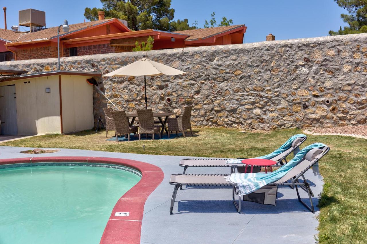 With Mountain View/pool/tub Holiday home