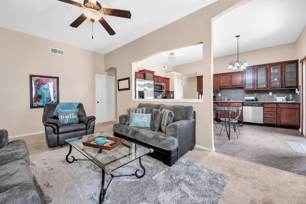 Comfy Classy Home, Close To Everything Casa de férias El Paso