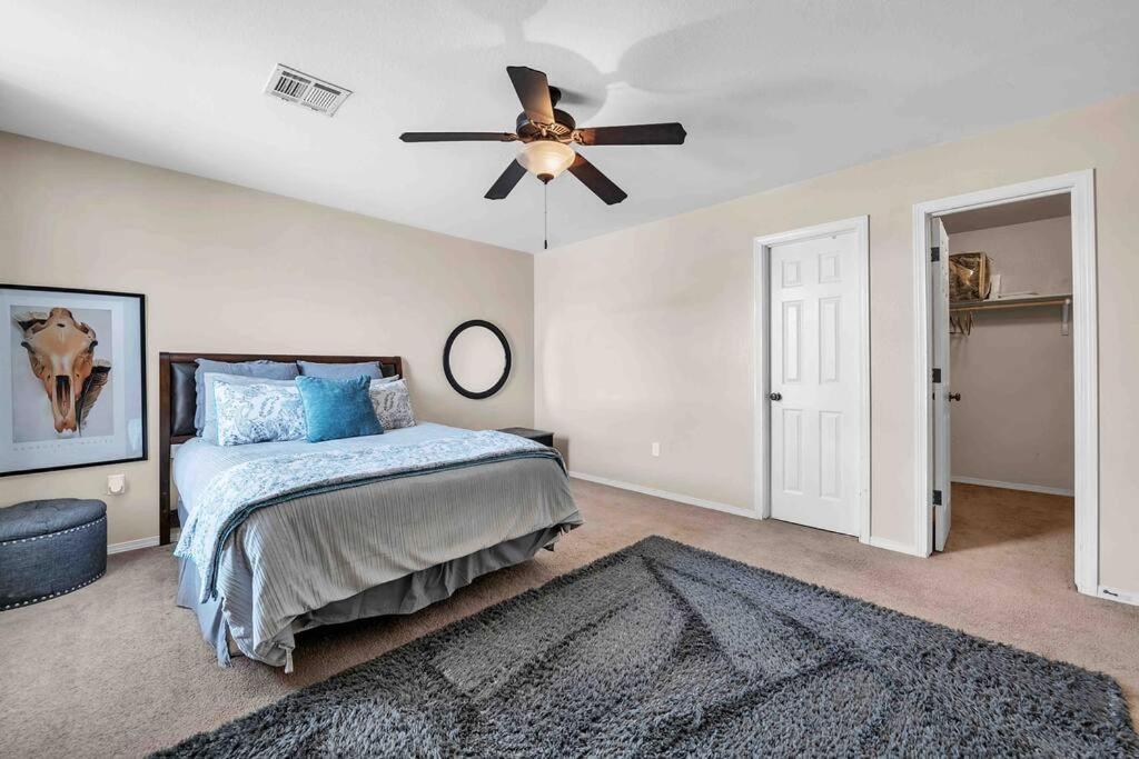 Comfy Classy Home, Close To Everything Casa de férias *