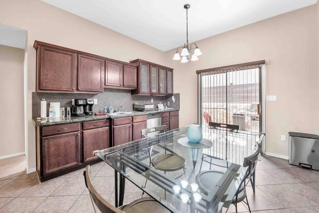 Comfy Classy Home, Close To Everything