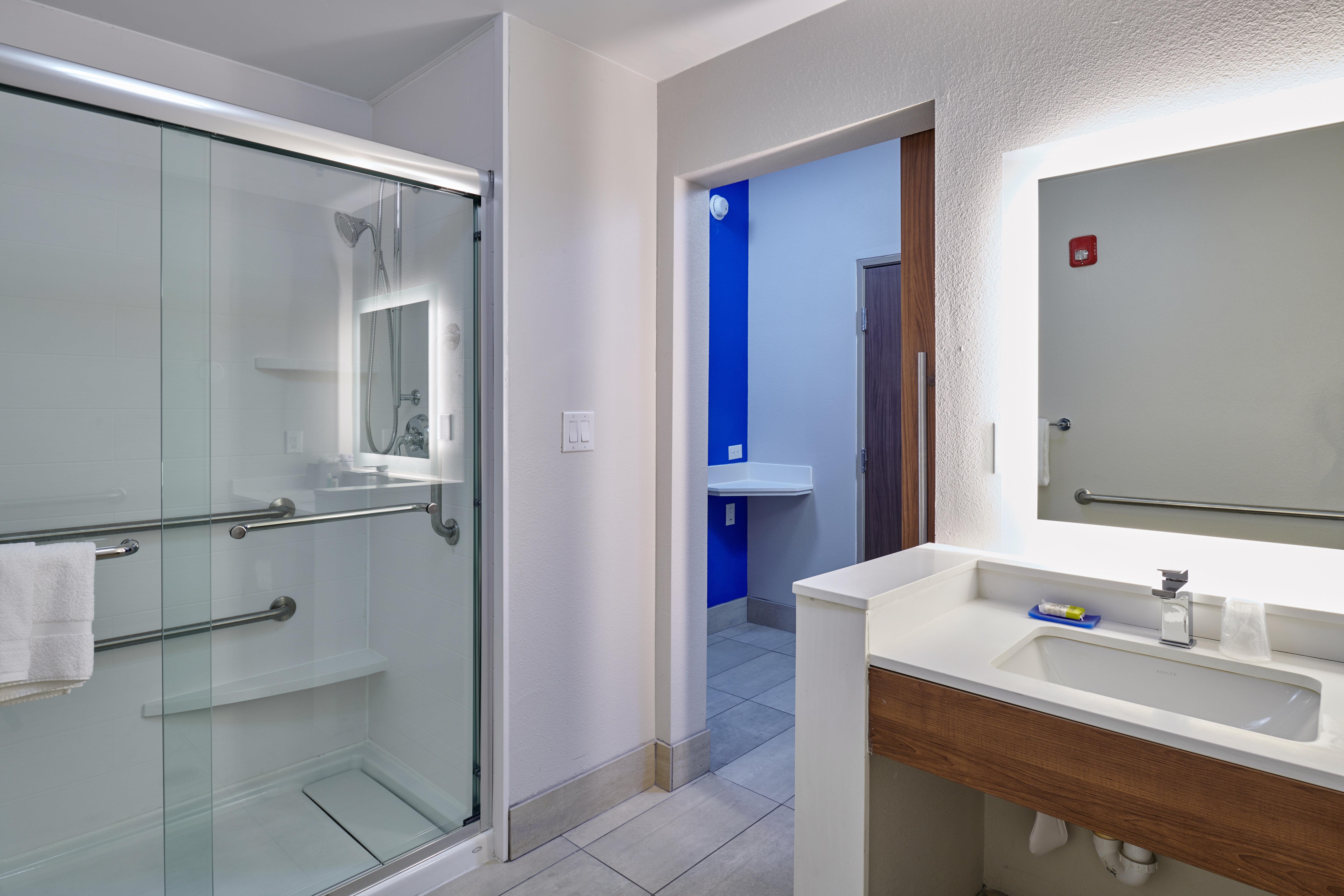 Hotel Express & East-loop 375 By Ihg