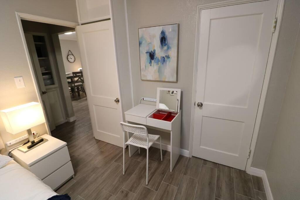 Holiday home Renovated Stay, Parking, Near Dt & Airport