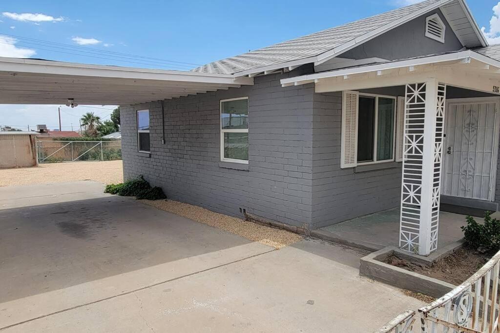 Renovated Stay, Parking, Near Dt & Airport Holiday home