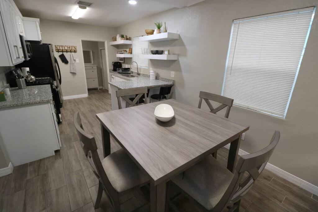 Holiday home Renovated Stay, Parking, Near Dt & Airport
