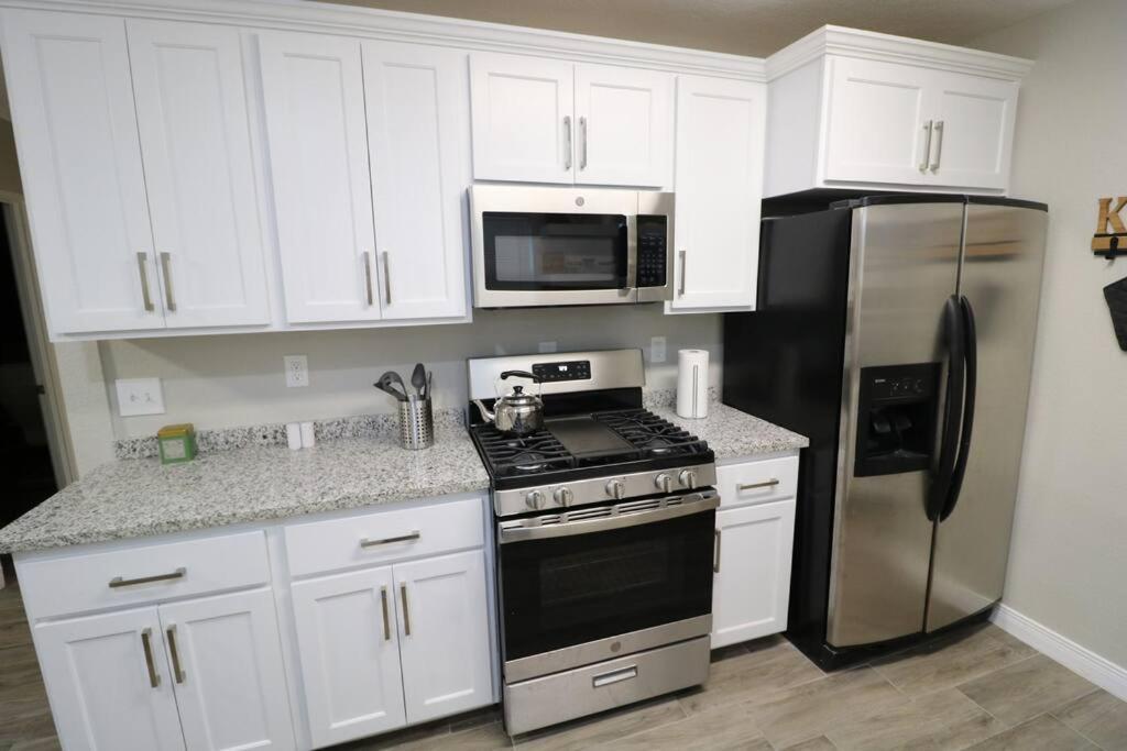 Holiday home Renovated Stay, Parking, Near Dt & Airport