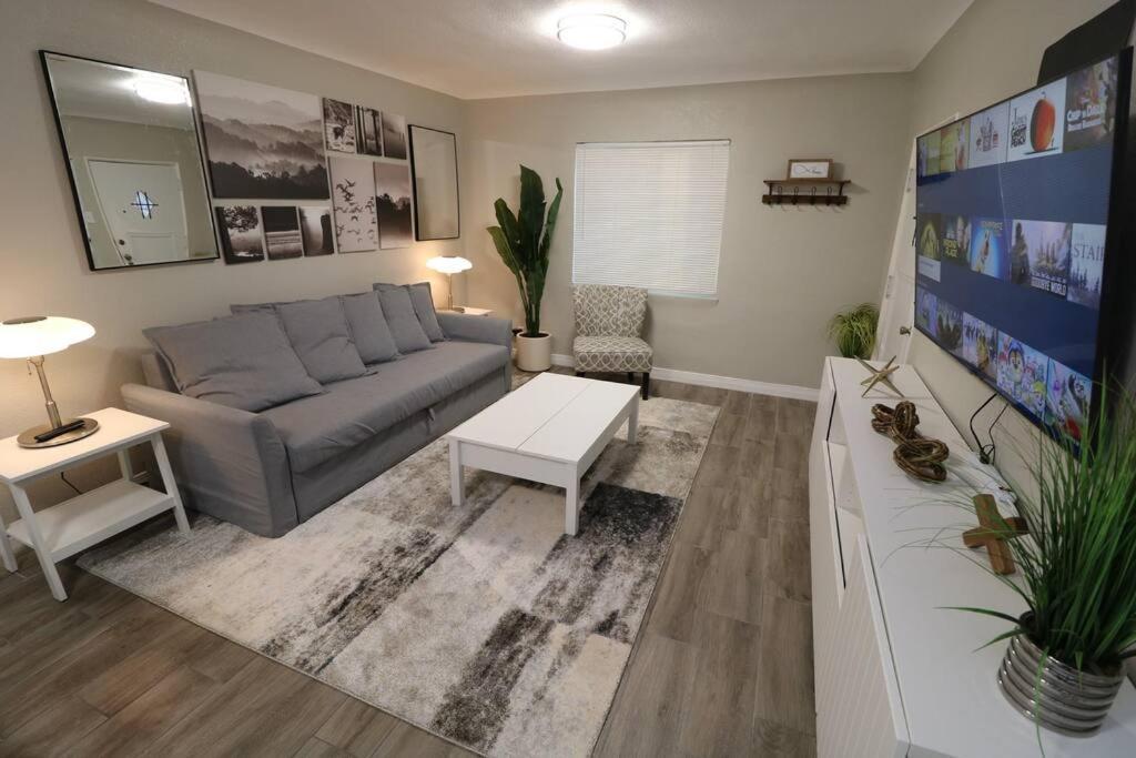 Holiday home Renovated Stay, Parking, Near Dt & Airport *