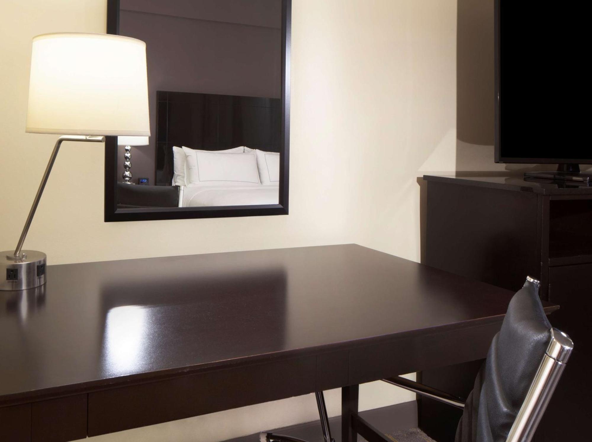 Doubletree By Hilton Downtown Hotel 4*