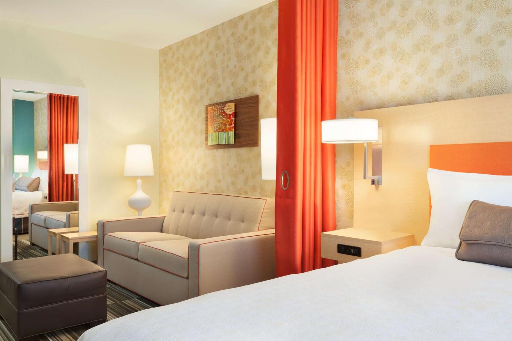 Home2 By Hilton Airport 3*