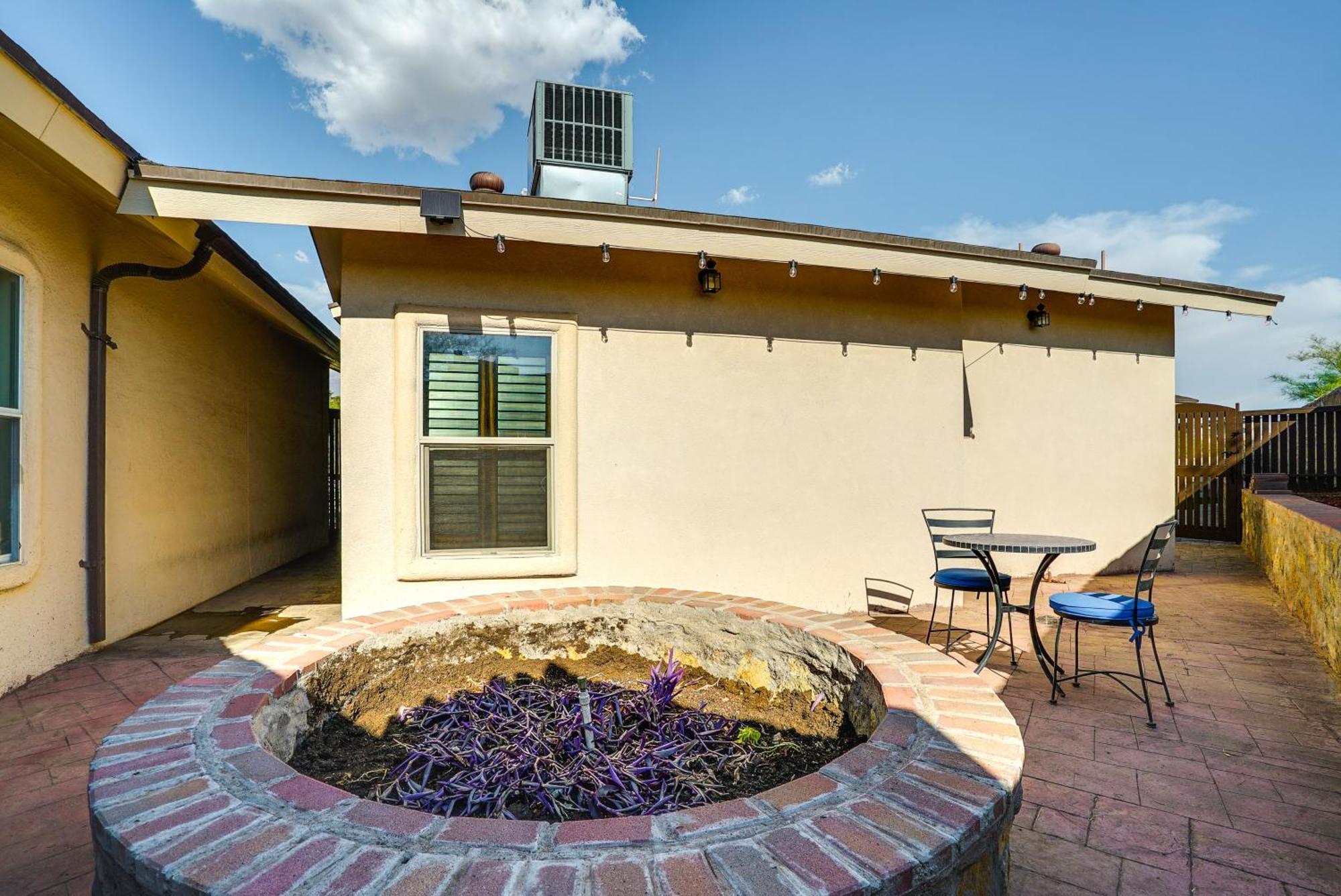 Unique With Patio About 1 Mi To The Shoppes Holiday home