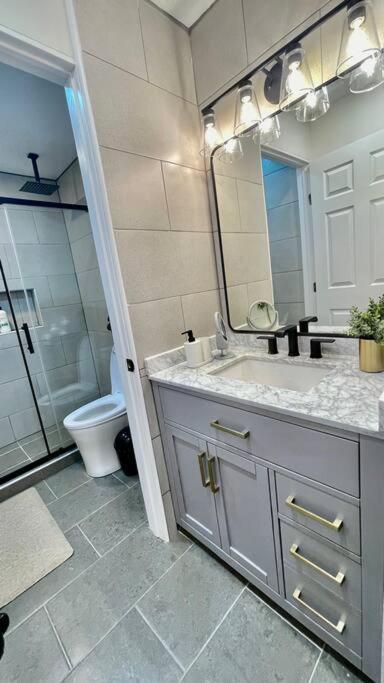 Apartment C, Restful,cozy, Close Sunland Park Mall