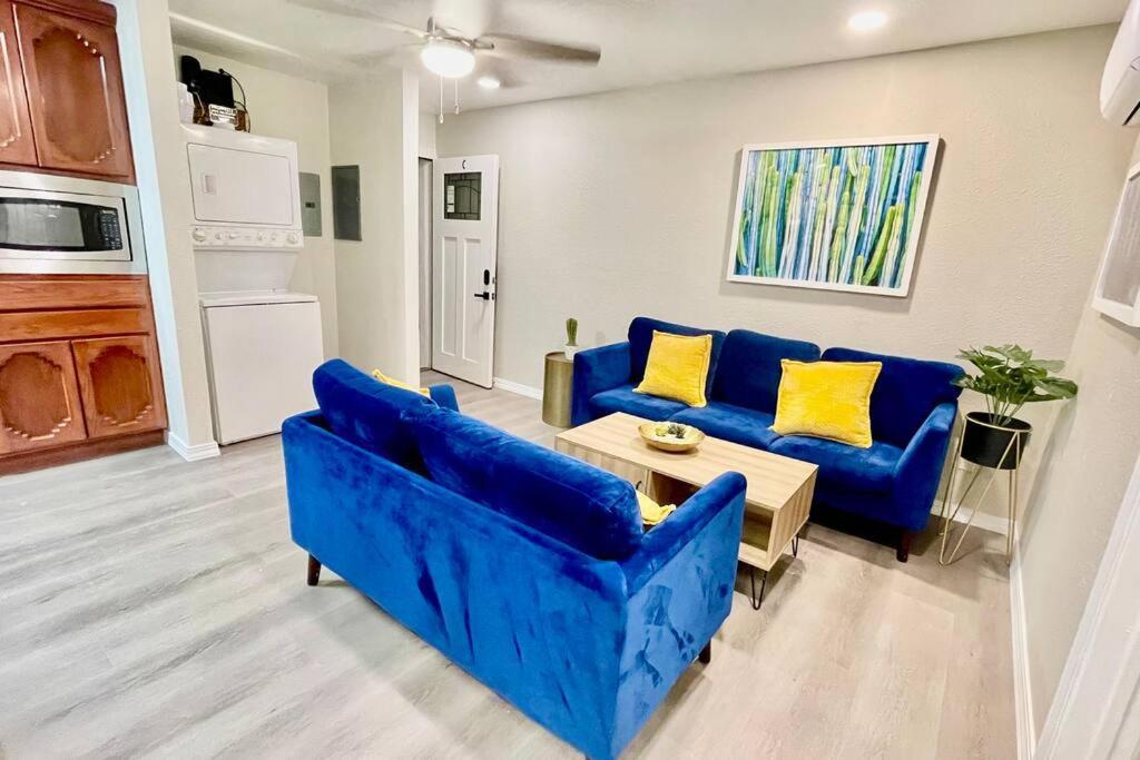 Apartment C, Restful,cozy, Close Sunland Park Mall