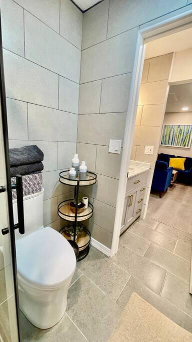 Apartment C, Restful,cozy, Close Sunland Park Mall *