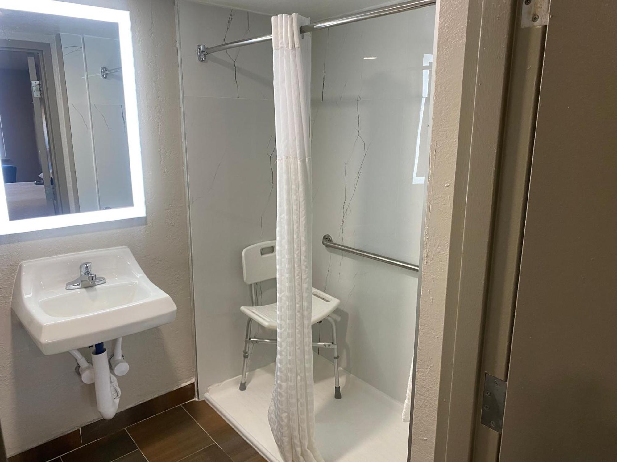 Days By Wyndham West Hotel 2*
