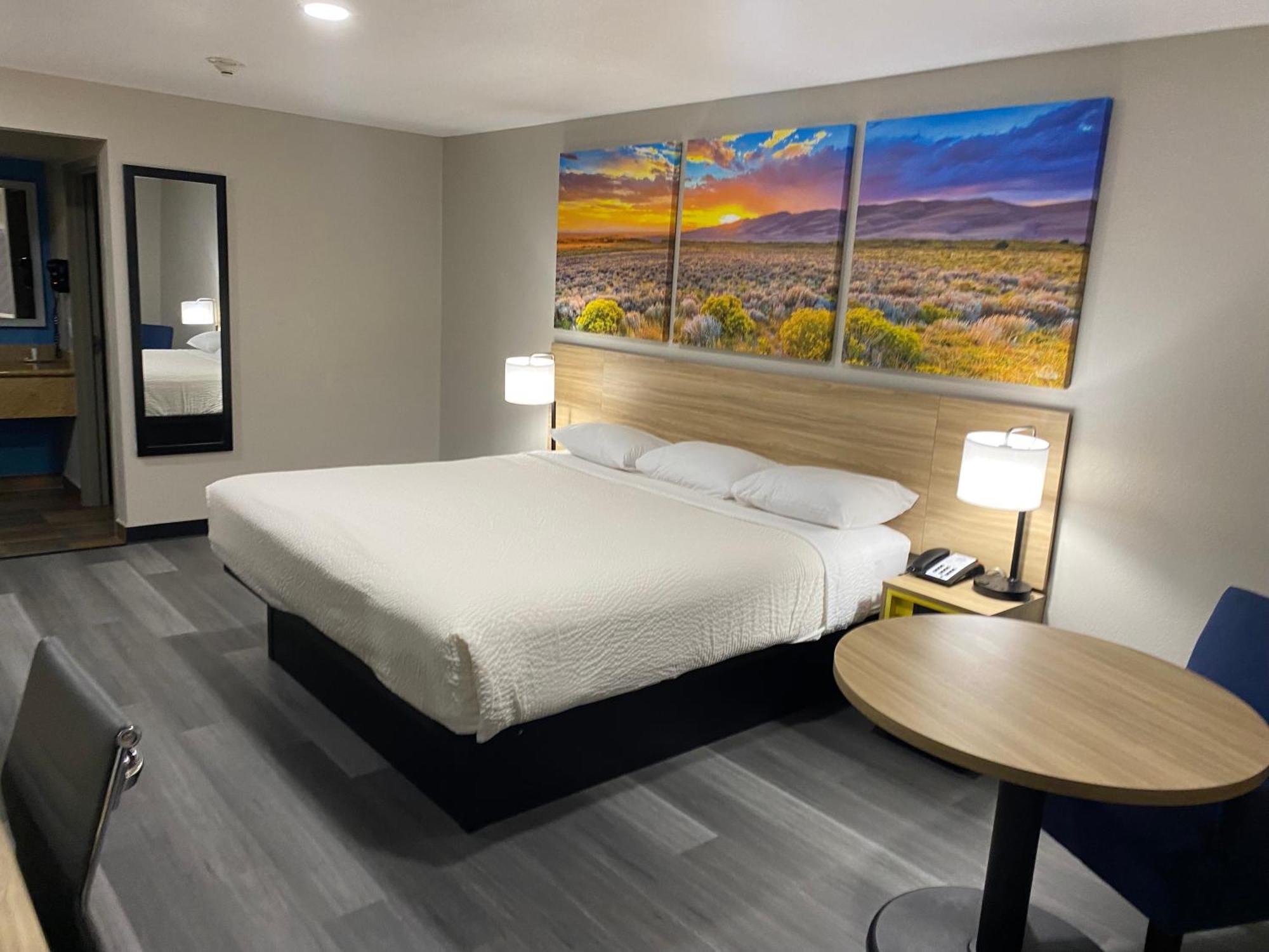 Hotel Days By Wyndham West 2*