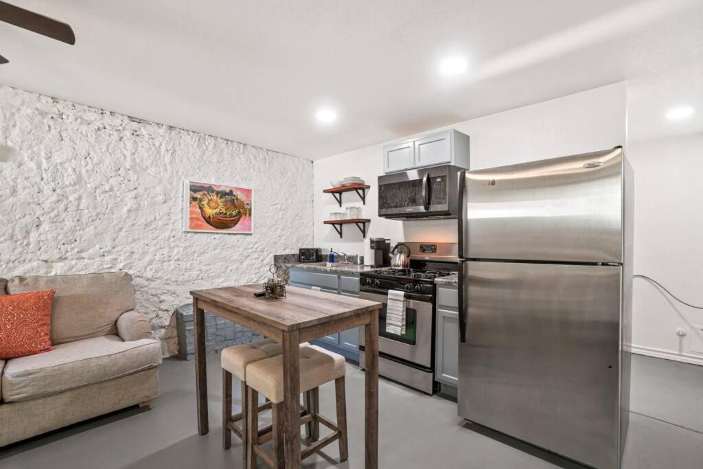 Apartment Mago Art Studio-5 Points