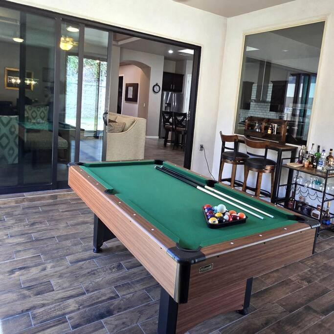 Desert Dream 4 Bedroom 3 Ba With Game And Outdoor Patio & Grill Villa *