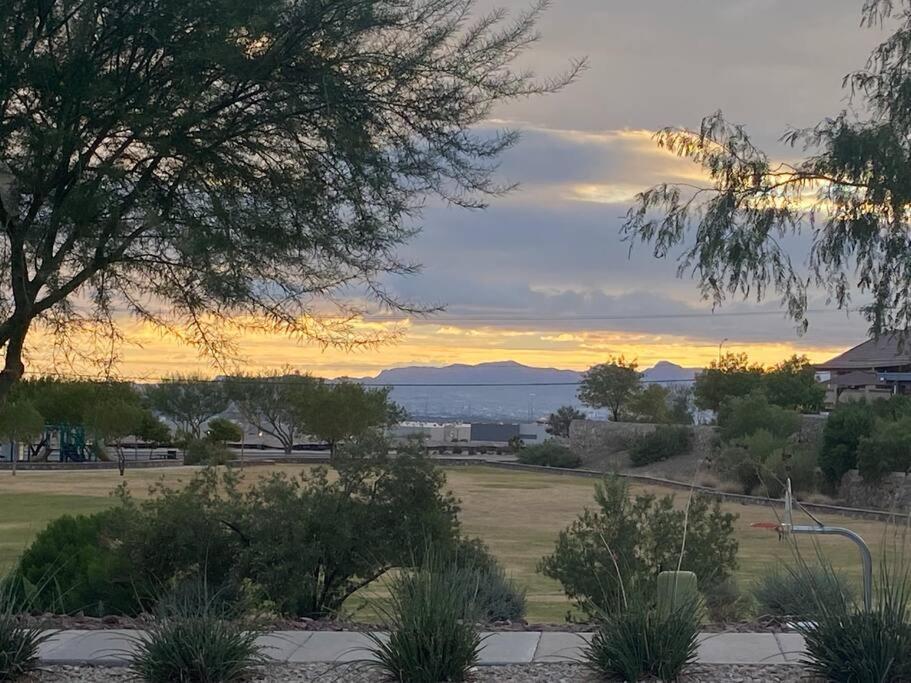 Desert Dream 4 Bedroom 3 Ba With Game And Outdoor Patio & Grill El Paso