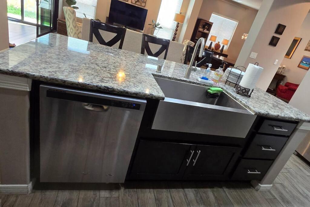 Desert Dream 4 Bedroom 3 Ba With Game And Outdoor Patio & Grill