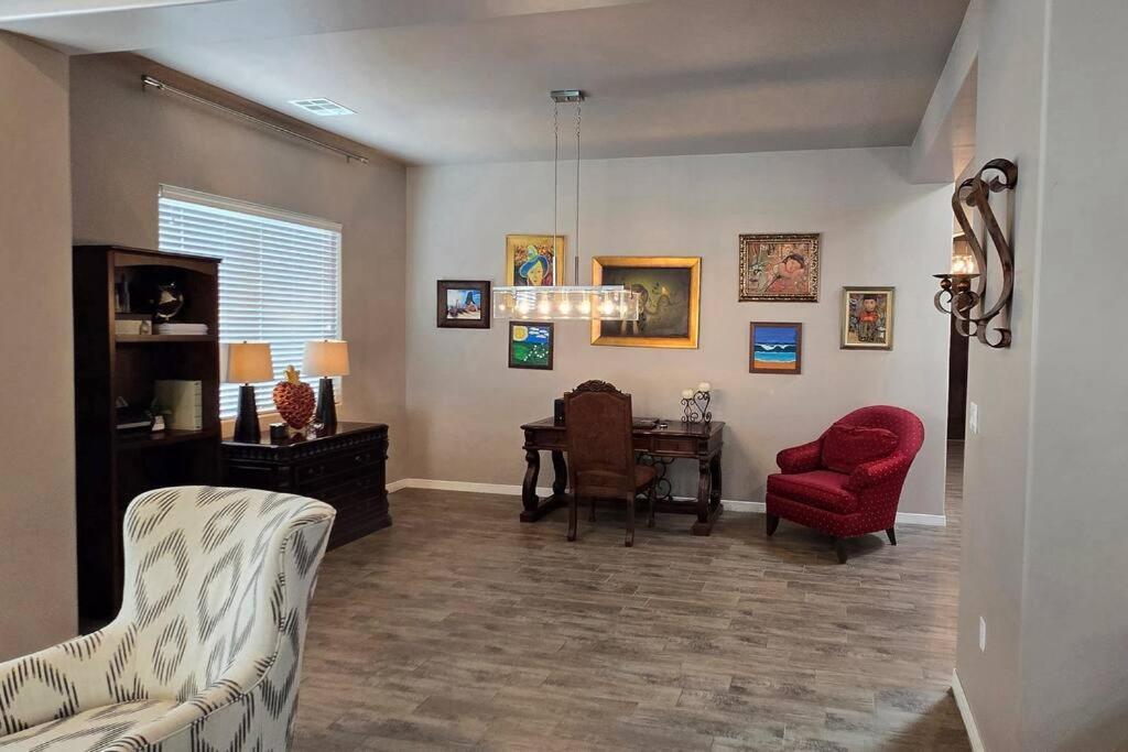 Desert Dream 4 Bedroom 3 Ba With Game And Outdoor Patio & Grill *