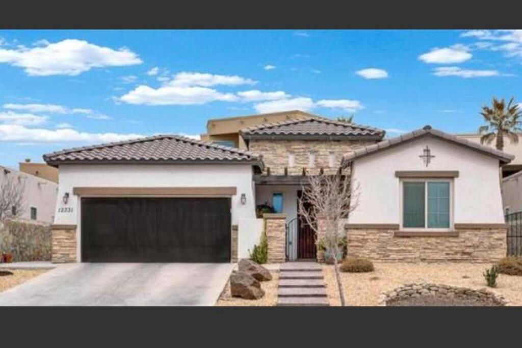 Desert Dream 4 Bedroom 3 Ba With Game And Outdoor Patio & Grill
