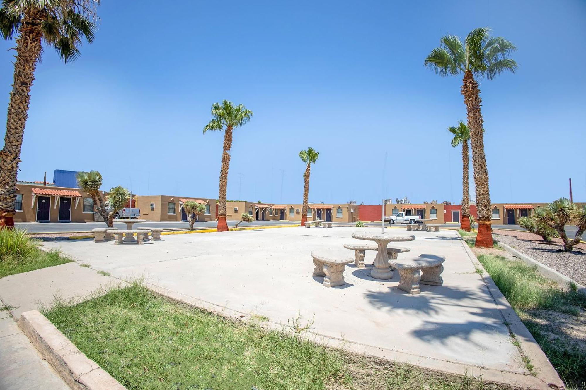 Sands By Oyo Near Airport 2*