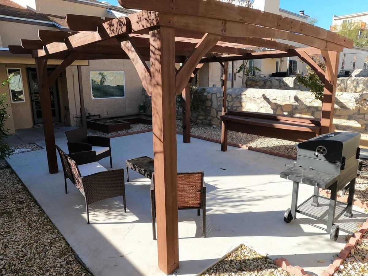 Casa de férias Ranch Glam Townhome With Indoor Fireplace *