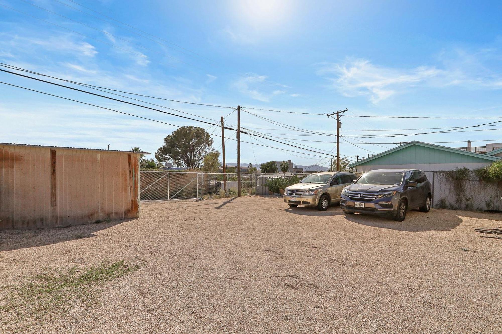 Holiday home Renovated Stay, Parking, Near Dt & Airport *