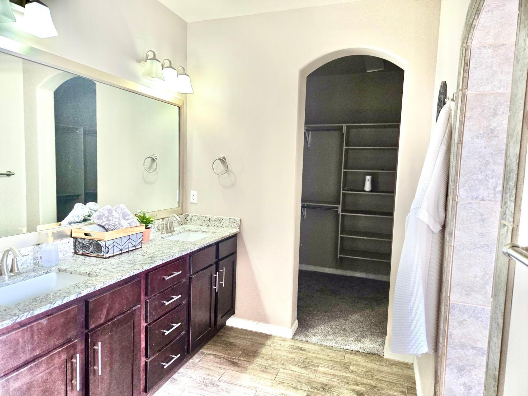 Desert Dream 4 Bedroom 3 Ba With Game And Outdoor Patio & Grill Villa *
